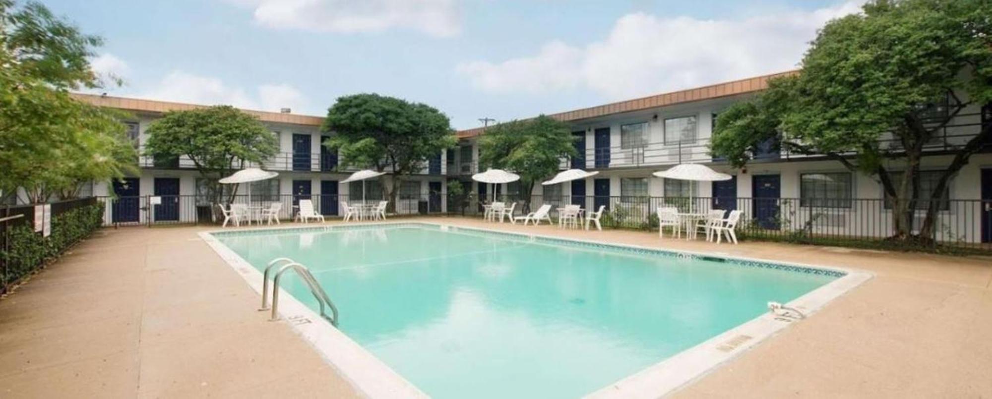 Motel Americas Value Worth/hurst 2*