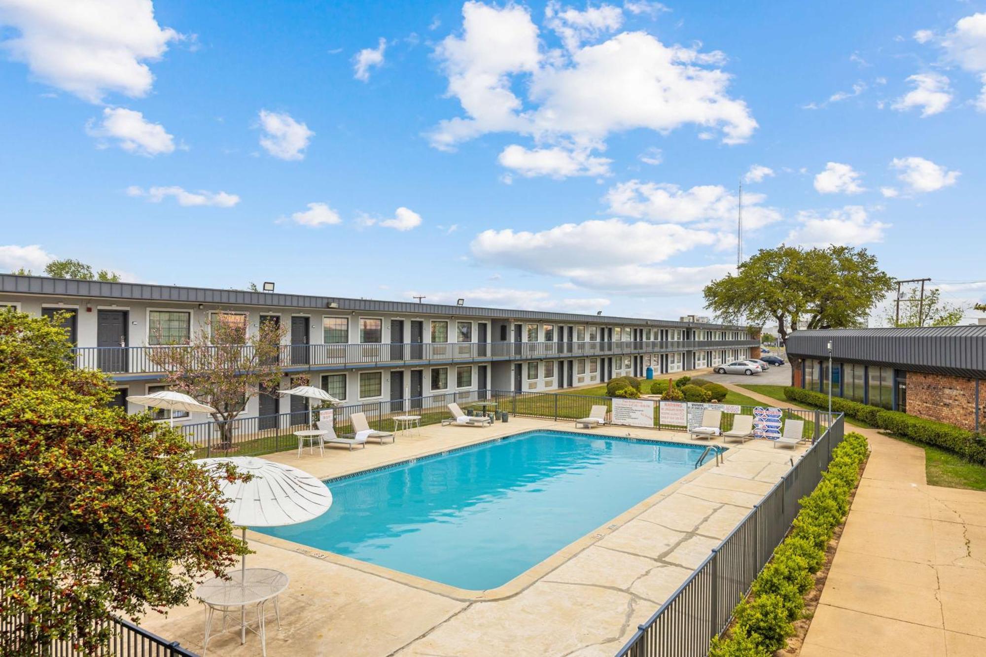 Americas Value Worth/hurst Motel Richland Hills