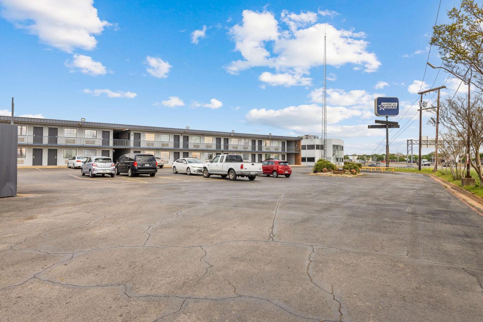 Americas Value Worth/hurst Motel