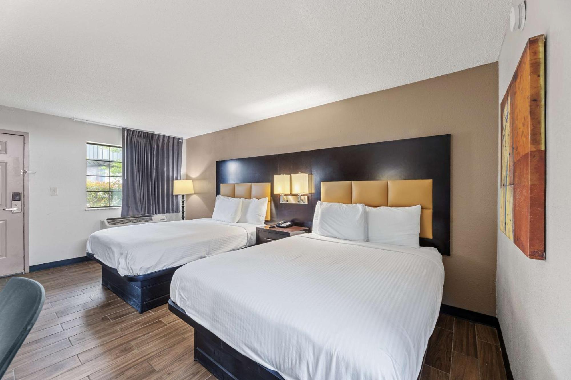 Americas Value Worth/hurst Motel 2*