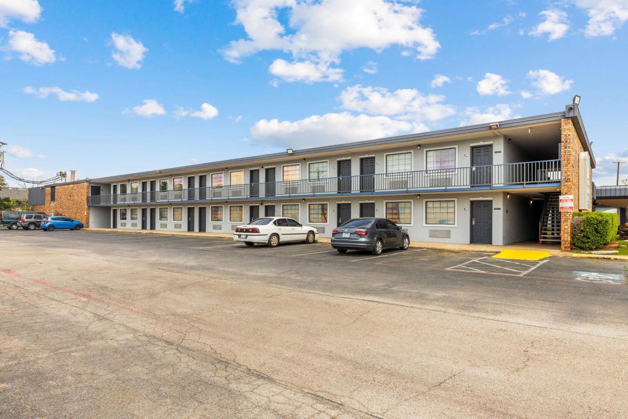 Americas Value Worth/hurst Motel Richland Hills