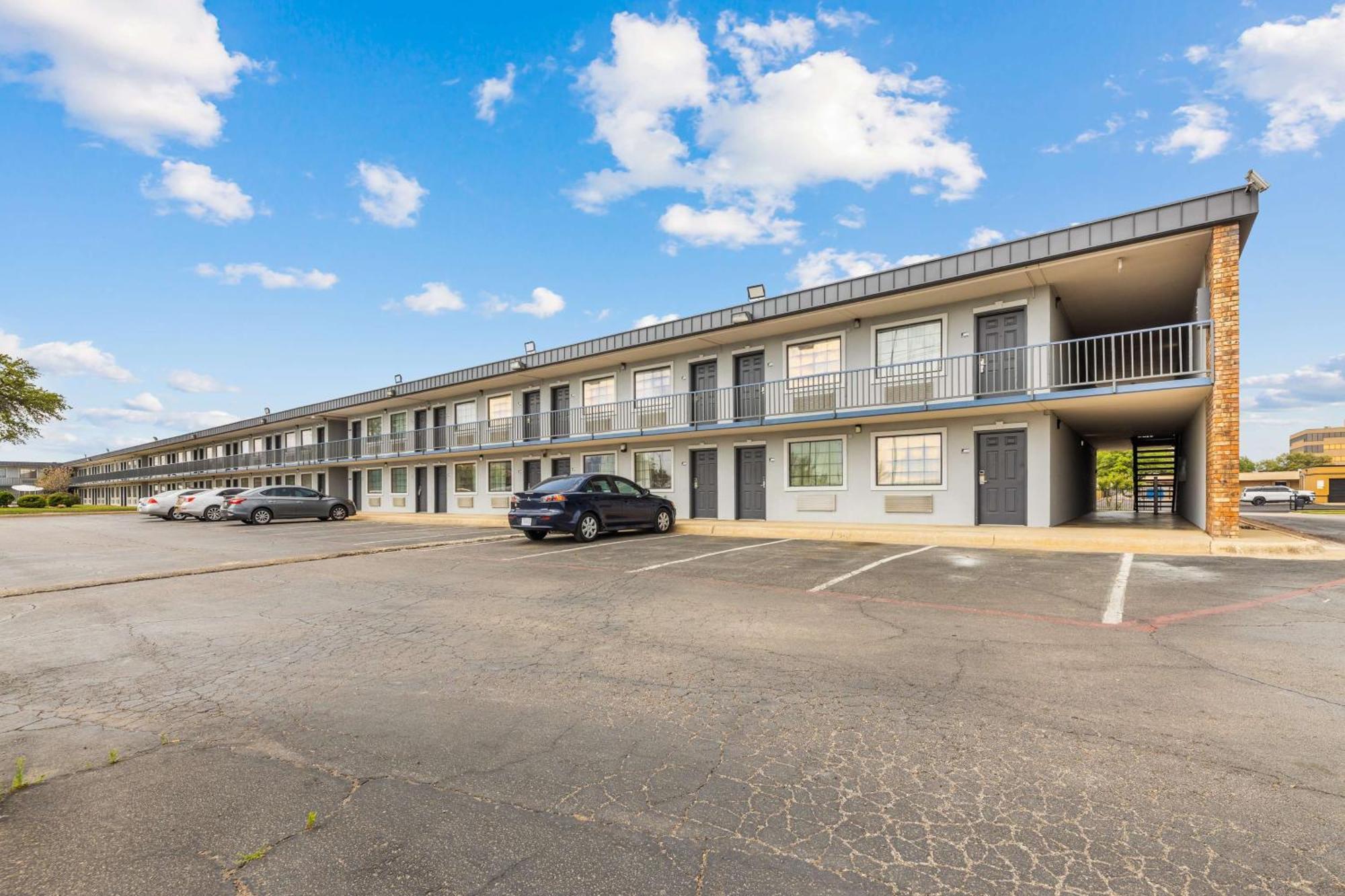 Americas Value Worth/hurst Motel