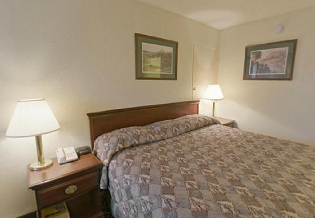 Americas Value Worth/hurst Motel